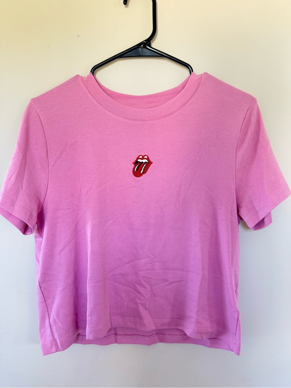 The Rolling Stones Pink Embroidered Tongue Crop Tee Size Medium M
